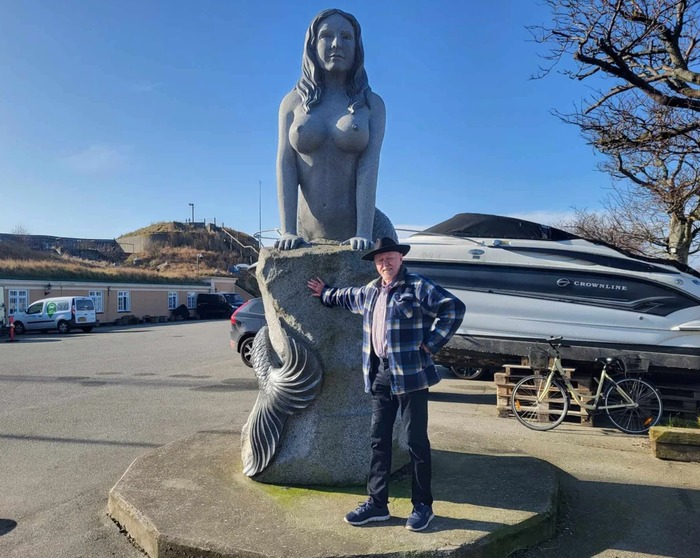 პიტერ ბეკი თავის ნამუშევართან ერთად