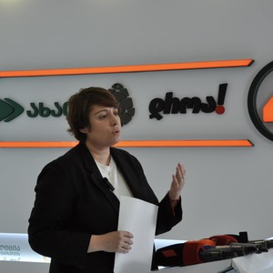 ელენე ხოშტარია