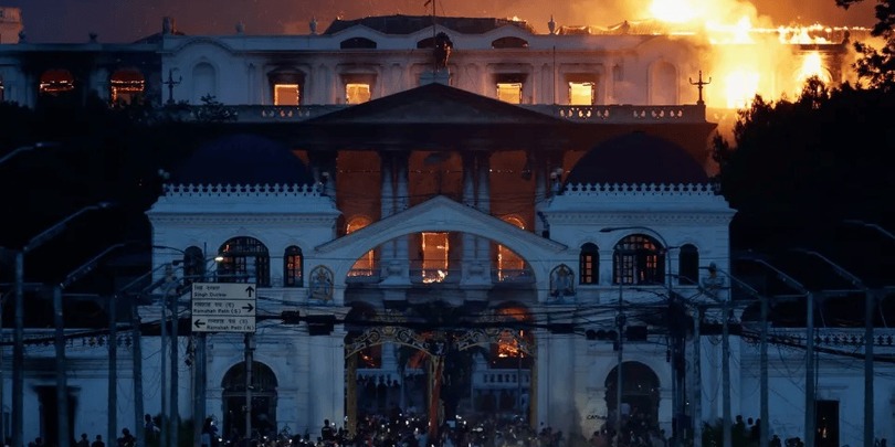 კატმანდუში იწვის მთავრობის სასახლე